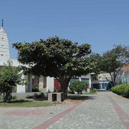 Radha Madhav Ashram Vrindāvan Exterior photo