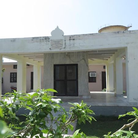 Radha Madhav Ashram Vrindāvan Exterior photo