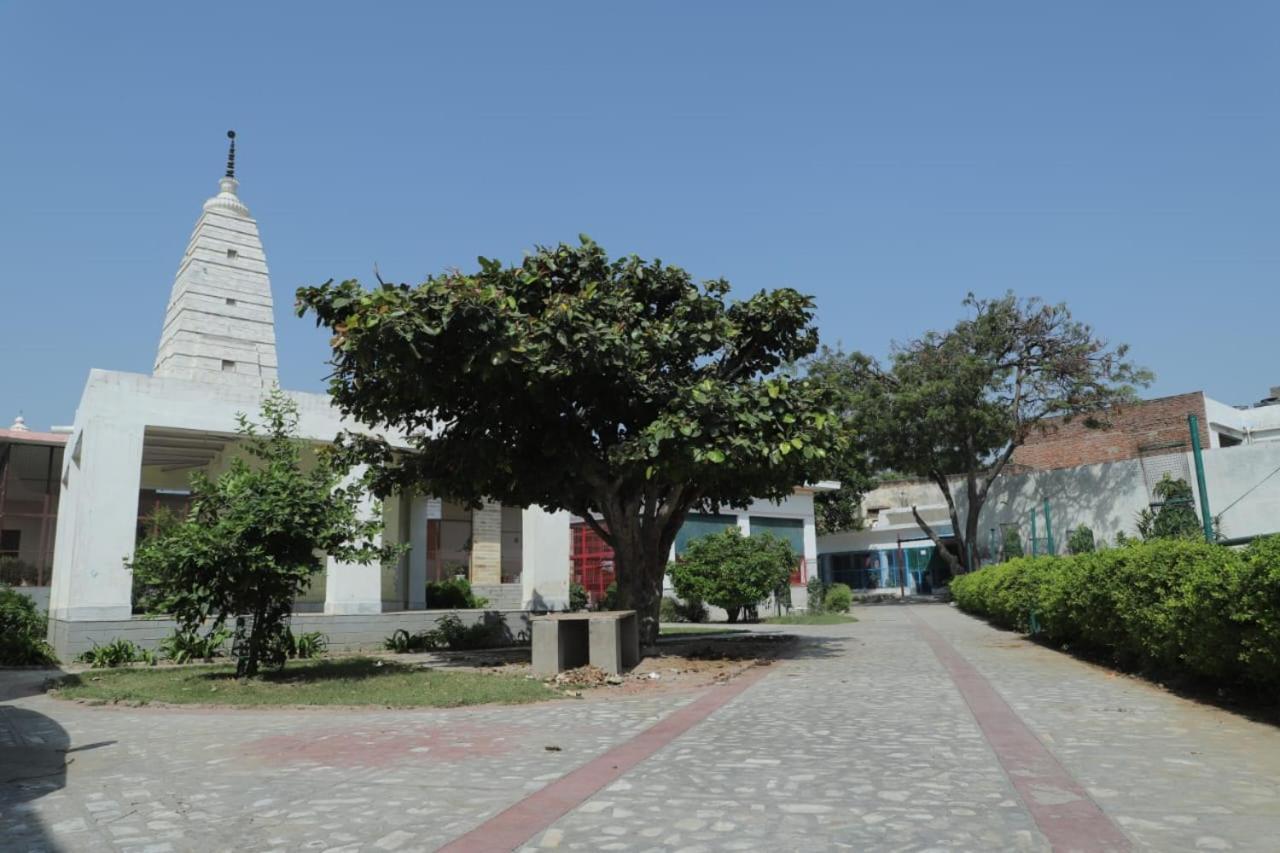 Radha Madhav Ashram Vrindāvan Exterior photo