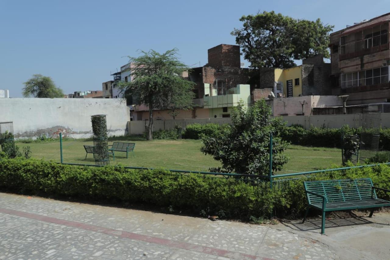 Radha Madhav Ashram Vrindāvan Exterior photo